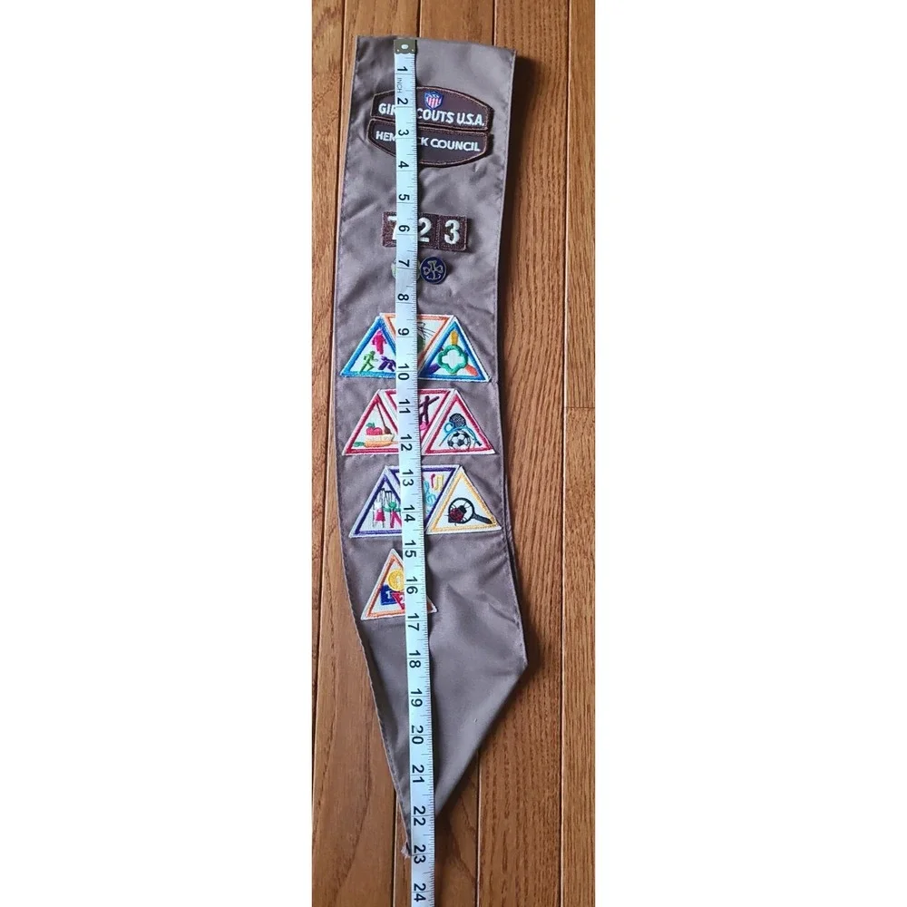 Girl Scout Sash With Pins & Patches Vintage Brown 1987 1988 23 inches‎